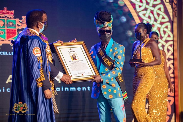 Kojo Antwi is decorated with the prize for Music and Entertainment Personality at the Millennium Excellence Awards