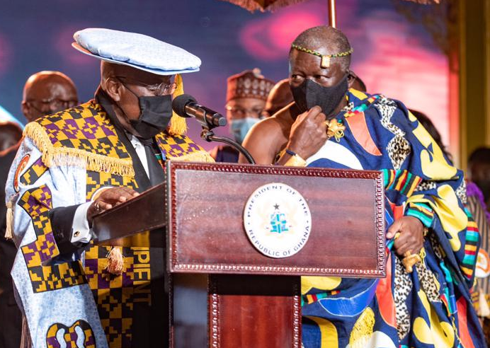 President Nana Addo Dankwa Akufo-Addo (left) delivering a speech after he had been robed for winning the Gold Coast Prize, in recognition of his lifelong commitment to national cohesion and stability. With him is Otumfuo Osei Tutu II, the Asantehene