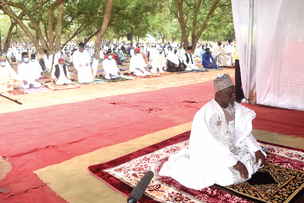 • Alhaj Maulvi Mohammed Bin Salih (in front) leading the Ahmadiyys in prayers