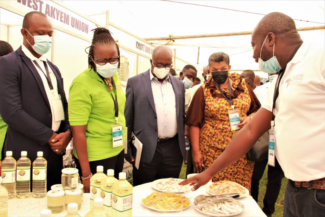 Edward Akapire (left) Head of Region, Fairtrade West Africa Network; Dr Nyagoy Nyong'o, Global  CEO, Fairtrade International; Mr Patrick Nimo, Chief Director, Ministry of Trade; Ms Gizella Tetteh, MP for Awutu Senya, with an exhibitor producer organisation