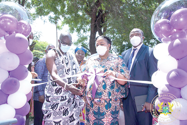 Mrs Rebecca Akufo-Addo cutting a tape to open a waiting area for visitors and relatives of patients at the Korle Bu Teaching Hospital