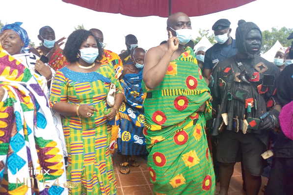  Mr Benito Owusu-Bio (4th right), Deputy Minister designate for Lands and Natural Resources, with the donors displaying the dummy cheques. 