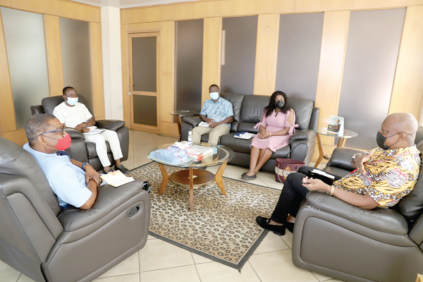 Mr Ato Afful (right), MD, GCGL, having a discussion with the delegation from the USAID Justice Sector Support Activity Project, in Accra. With them are Mr Ibrahim Oppong Kwarteng  (2nd left), Media Specialist of the project,  Mr Samuel Fant Kombian (3rd left), Monitoring and Evaluation Specialist of the Legal Resource Centre, Ms Patience Lamisi Adam (2nd right), Project Officer of the centre, and Mr Kobby Asmah (left), Editor, Daily Graphic. Picture: GABRIEL AHIABOR
