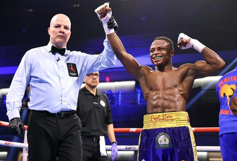 VIDEO: Isaac Dogboe decisions Adam Lopez