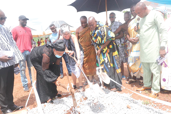 • Ms Kimberli Brackett (arrowed), Founder of KPK, flanked by Nana Amoateng Tuffuor (in Kente), Ankobeahene of Tepa, and Mrs Matina Appiah-Nyantatyi, MCE of Tepa, during the sod-cutting ceremony at Tepa. 