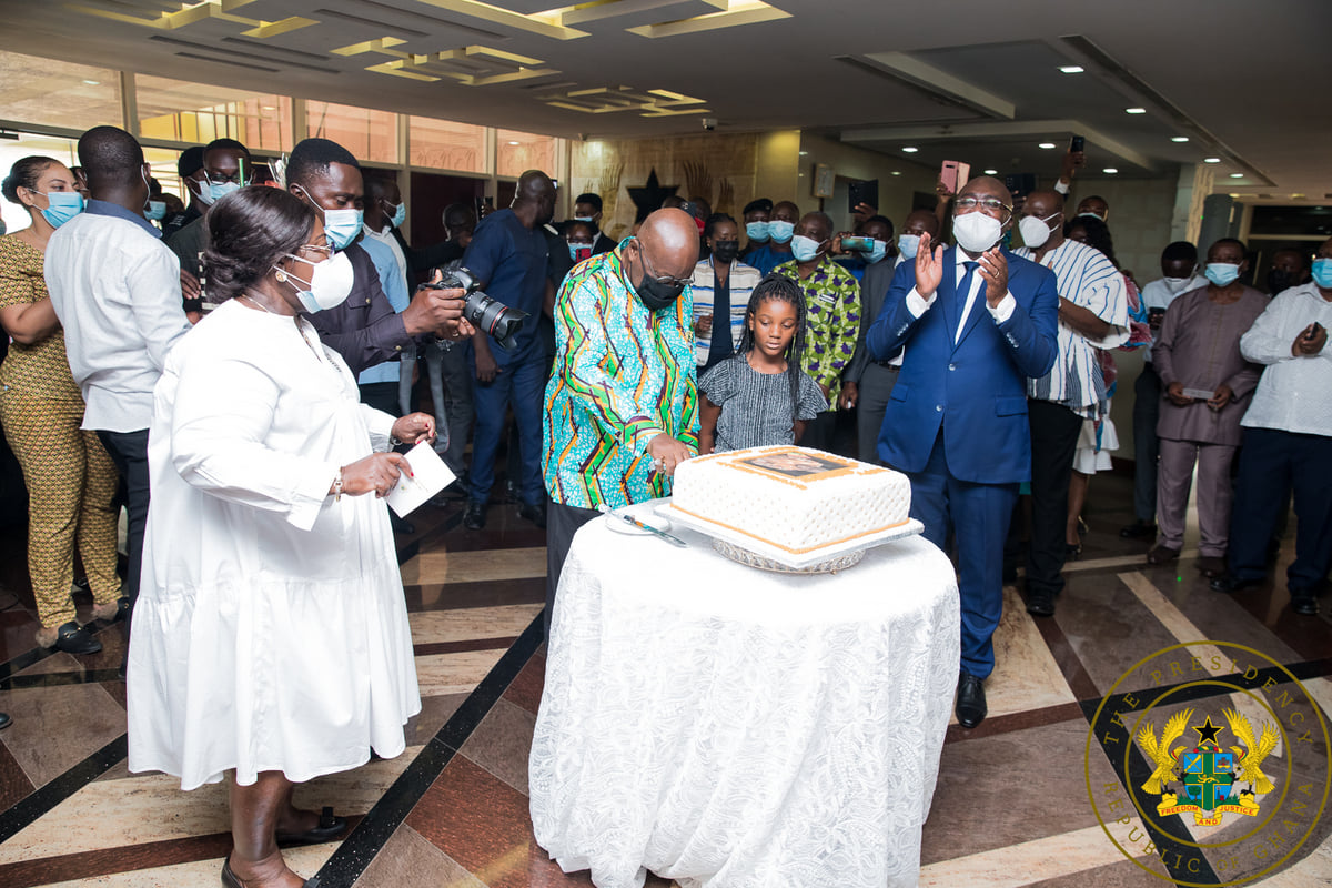 In pictures: President Akufo-Addo's surprise 77th birthday cake