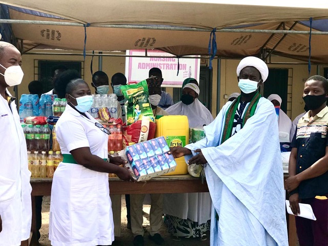 Sheikh Suleiman Nadi Bamba, Imam of the Imam Baqir Islamic Centre presenting the items to Mary Dorcas Ano Principal Nursing Officer (PNO) of the Accra Psychiatric Hospital