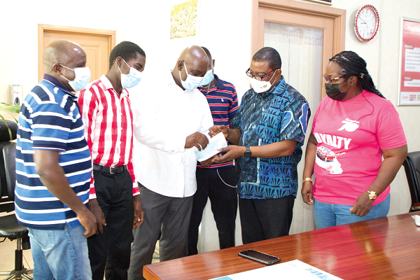 1987 Year Group of PRESEC Old Boys Association supports Elorm’s education