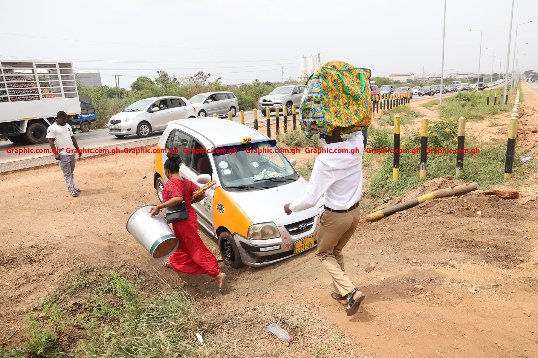 A taxi driver caught red handed after his car got trapped in the median of the road with other pedestrians crossing the road