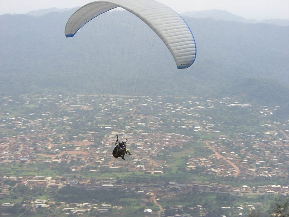 Paragliding near Nkawkaw draws thousands of visitors every April. aripeskoe2/Wikimedia Commons, CC BY