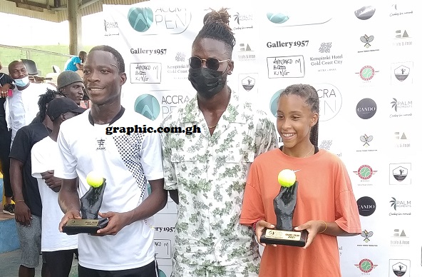 Amoako Boafo with the winners Samuel Antwi and Akua Akoma Hansen