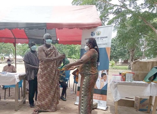 Mrs. Thywill Eyra Kpe, the Regional Head of the Department of Gender, handing over the items to Togbe Akliku Ahorne II