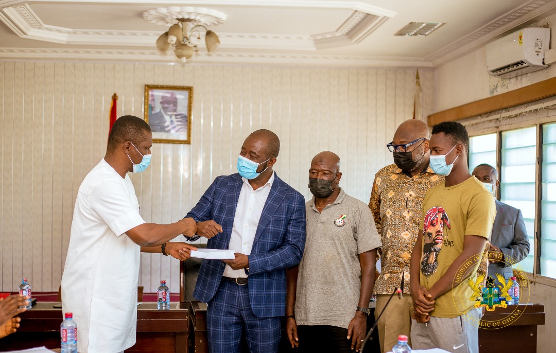 President Akufo-Addo fulfils over $350,000 promise to Black Satellites