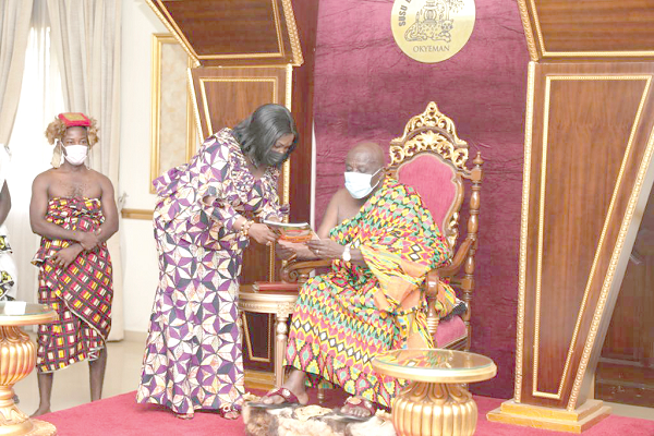 Osagyefuo Amoatia Ofori Panin (right), the Okyenhene, in a discussion with Mrs Cecilia Abena Dapaah, the Minister of Sanitation and Water Resources