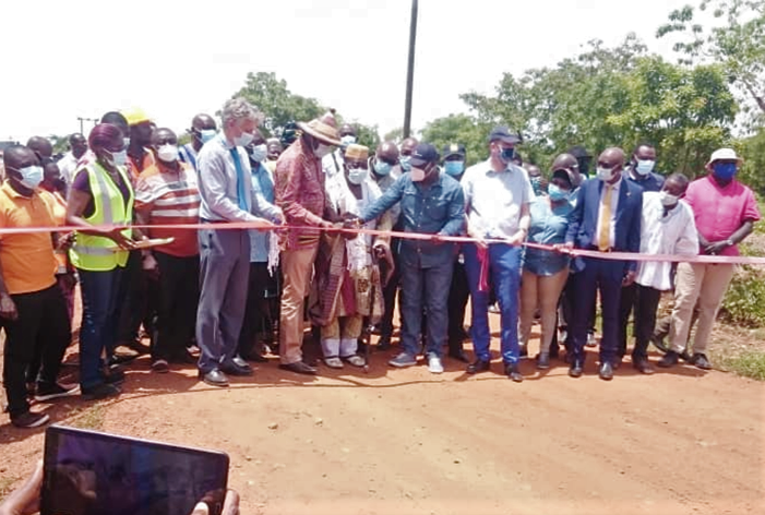  Mr Kwesi Amoako-Atta (arrowed), Minister of Roads and Highways, cutting the tape for the start of the project