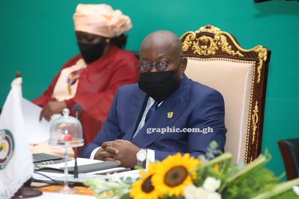 President Akufo-Addo addressing some Heads of States of ECOWAS during the summit on Mali in Accra. Picture: SAMUEL TEI ADANO