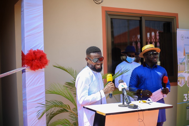 Mentor Reloaded winner Optional King receives his tw0-bedroom house prize from TV3