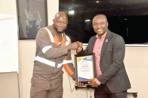 Mr Denis Amui (right) presenting a certificate to one of the participants