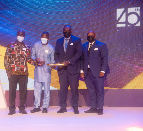 Mr Gideon Asare (2nd left), Managing Director of Adansi Travel &amp; Tour, recieved the award