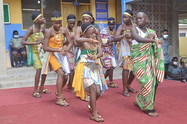 Ideel Community School holds arts exhibition
