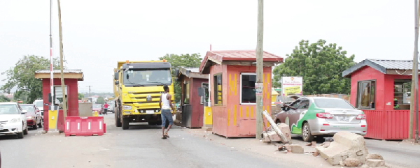 Drivers paying toll at the Oyibi Tollbooth. Picture: DELLA RUSSEL OCLOO