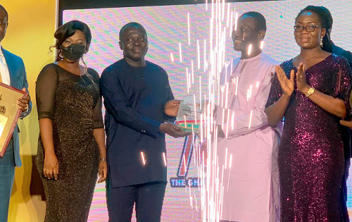  Mr Benito Owusu-Bio (2nd from left), a Deputy Minister of Lands and Natural Resources, presenting the Mining Company of the Year Award to Mr Alfred Baku (2nd from right), Executive Vice-President and Head of West Africa Operations for Goldfields