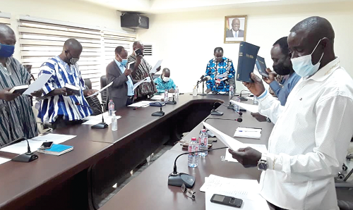 Dr Owusu Afriyie Akoto (middle), the Minister of Food and Agriculture, swearing in members of the ICOUR Board