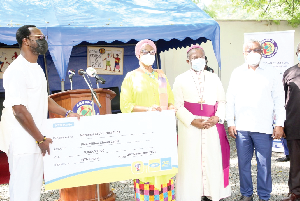 Mr Selorm Adadevoh (left), CEO of MTN, presenting the dummy cheque to Mrs Sophia Akuffo (2nd from left), Chairperson, National COVID-19 Trust Fund. Picture: Samuel Tei Adano