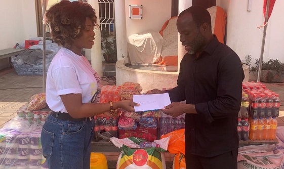 Yaa Aso (left), Founder of the group, presenting a cheque to Reverend John Azumah (right), Founder of the orphanage