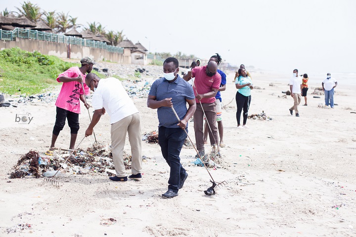 La Palm Royal Beach Hotel embarks on clean-up exercise
