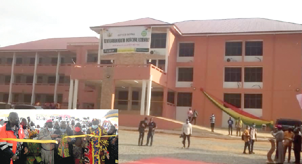 President Nana Addo Dankwa Akufo-Addo cutting a tape to inaugurate the New Juaben North Municipal Assembly office complex