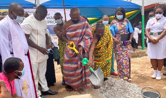 Nana (Prof.) Oheneba Boachie-Adjei Woahene II( with shovel), Board Chairman, Otumfuo Osei Tutu II Foundation (OOTIIF), performing the sod cutting ceremony. Those looking on include, Mr. Joseph Magmus Marteye (2nd left), Joberg Foundation President, and Rev. Father Alexander Kodua (in cassock), of the Tanoso Catholic Church. Pictures: EMMANUEL BAAH