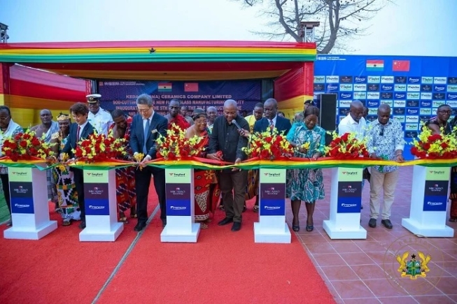  President Mahama (middle), Mr Shen Yanchang (third from left), Mrs Elizabeth Ofosu-Adjare (third from right) and others jointly cutting the tape for construction of the glass factory