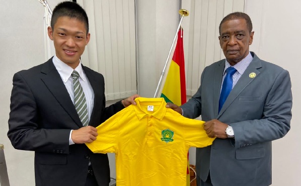 Jindo Morishita  (left) presenting an Ebusua Dwarfs branded shirt to H.E Frank Okyere