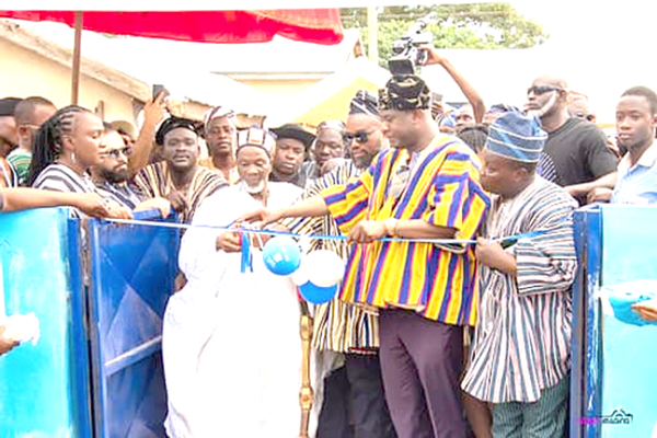 Ya-Na Abukari II (arrowed), the Overlord of Dagbon, being assisted by Dr Mckorley , Executive Chairman of McDan Group of Companies ( 3rd from right), and Alhaji Farouk Aliu Mahama, MP for Yendi, to cut the tape to inaugurate the school