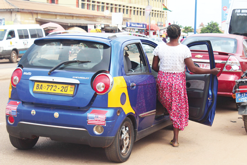 A passengers boarding a taxi in Sunyani