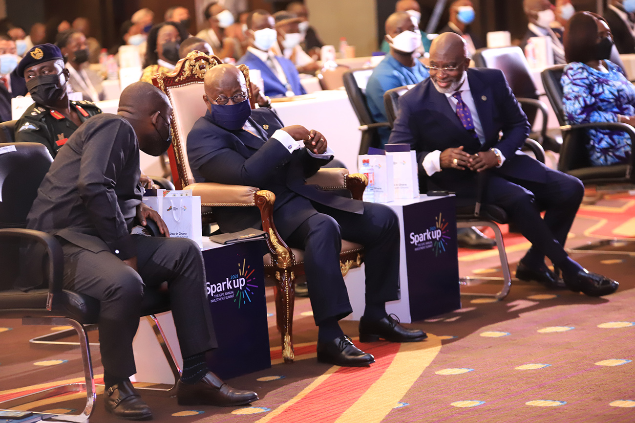 President Akufo-Addo (2nd left) interacting with Mr Kojo Oppong Nkrumah (left), Minister of Information. Looking on is Mr Yoofi Grant (2nd right), CEO, Ghana Investment Company (GIPC)
