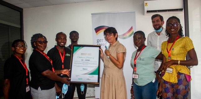 Dr Elk Stumpf (4th right) Head of the Agribiz Programme of GIZ receding the citation on behalf of GIZ.