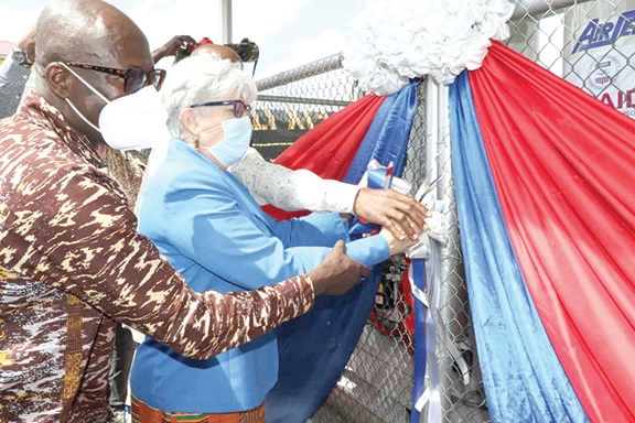 Mrs Stephanie S. Sullivan (2nd left), US Ambassador to Ghana, assisted by Dr Anthony Ofosu (left), Deputy Director-General of the Ghana Health Service, commissioning the oxygen plant at the Ghana Infectious Disease Centre. Picture: Maxwell Ocloo
