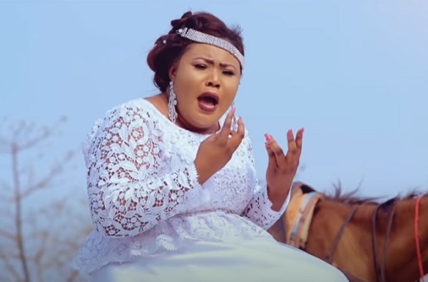 Screengrab of Ohemaa Jacky in her Hakuna Matata music video