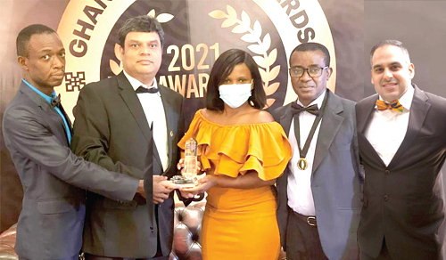  Ms Renne Nyarko (middle), Mr Vishaal Mohan (right), Chief Marketing Officer of Luex, and other senior delegates of the company with the award after the ceremony