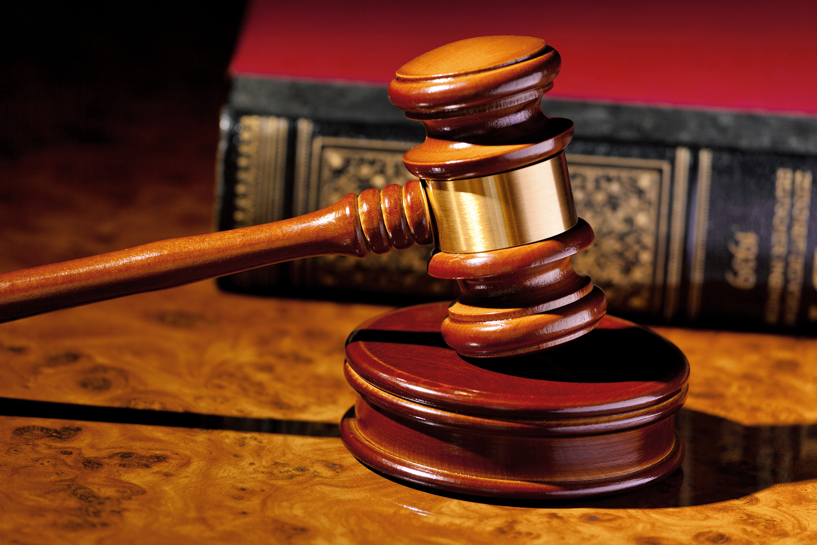 Court discharges 2 in arms trafficking case