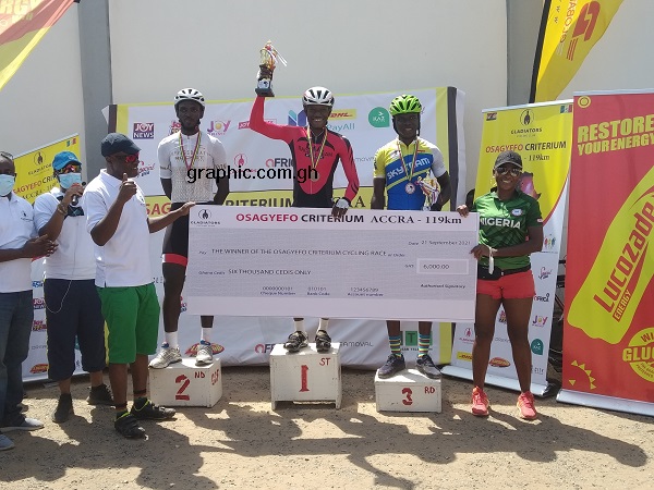 From L-R: Chief Gladiator, Kojo Graham handing the dummy cheque to the race winner. with him is from L-R: Solomon Tagoe, Abdul Rahman Abdul Samed and Saliou Mohammed.