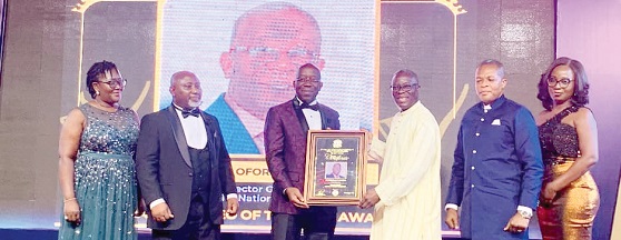 Dr Ofori-Tenkorang (3rd from left) with other management staff of SSNIT after the presentation of the award certificate