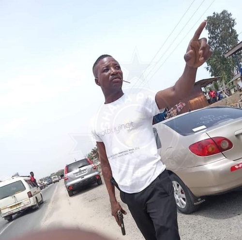 'Gunman' in street fight video is a policeman, he has been interdicted - Police