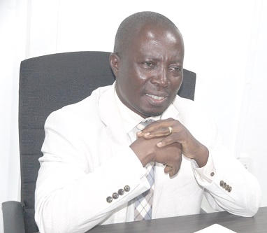 Chapman Owusu-Sekyere, Director of the Land Use and Spatial Planning Authority, addressing some land sector agencies at the maiden meeting with the Licensed Surveyors Association. Picture: ESTHER ADJORKOR ADJEI