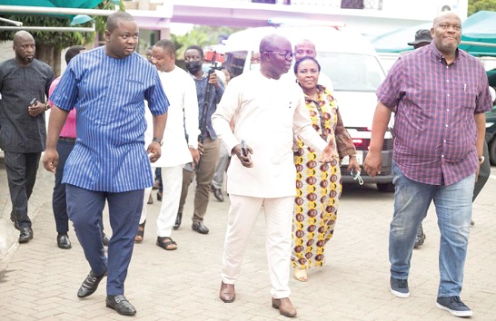 Osei Assibey Antwi (3rd from right) in a discussion with Henry Quartey (right), Greater Accra Regional Minister  