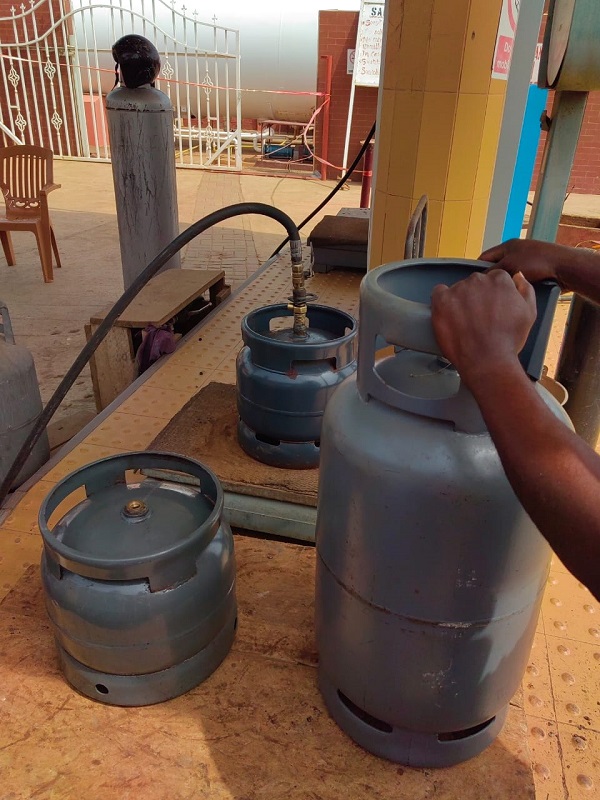 Consumers fill cylinders in ‘tots’ : As prices of LPG bite