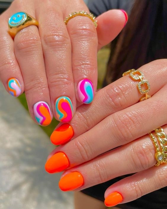Multicoloured nails are trending