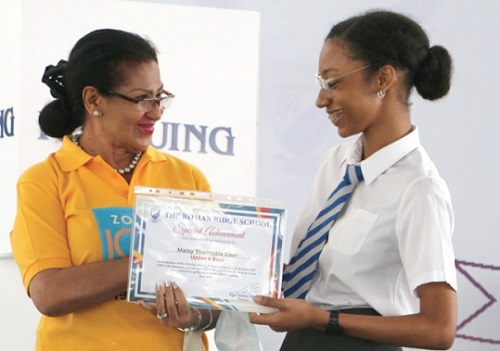 Maisy Ama Baer (right) receiving her prize from Vivienne Idun-Ogde, President of Zonta Club of Accra